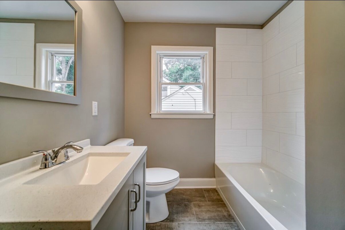 Building Photo - 1384 Westmont Rd SW