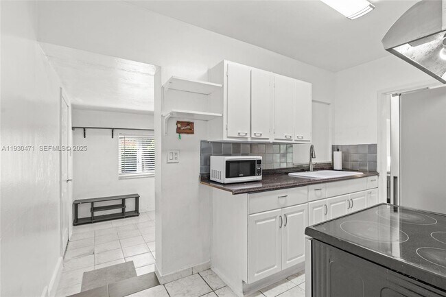 Building Photo - 1300 NE 183rd St