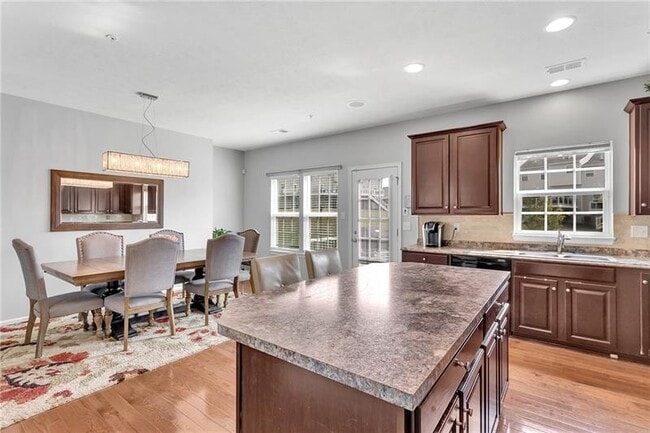 Building Photo - 356 Sunrise Dr