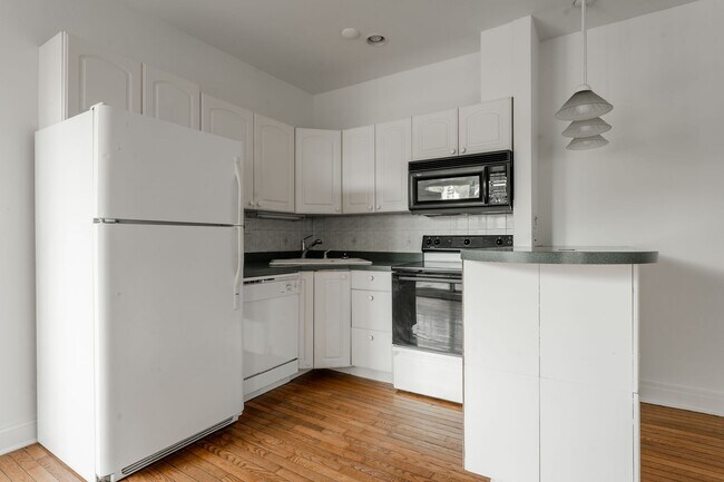 Building Photo - Sheridan Park / Uptown - 2 Bed / 1.5 Bath