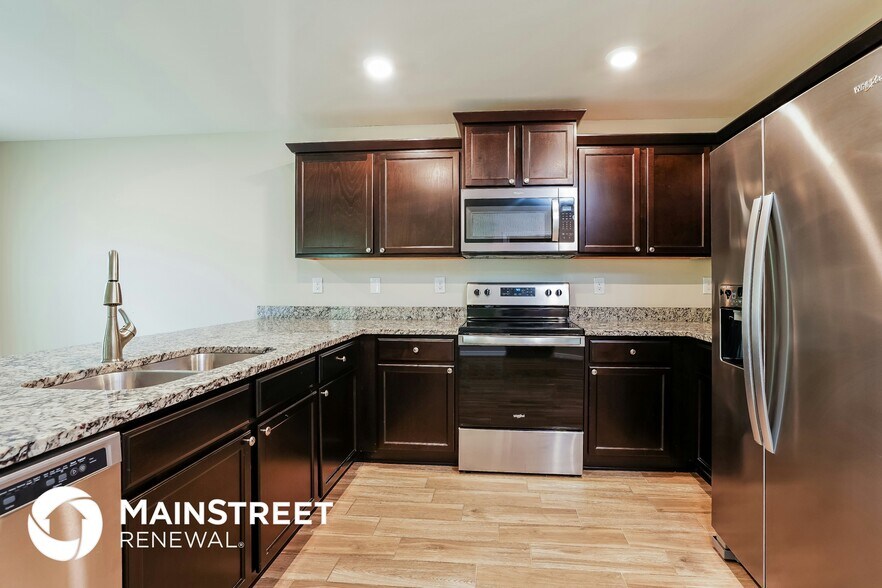 Building Photo - 1221 NE 4th Ave