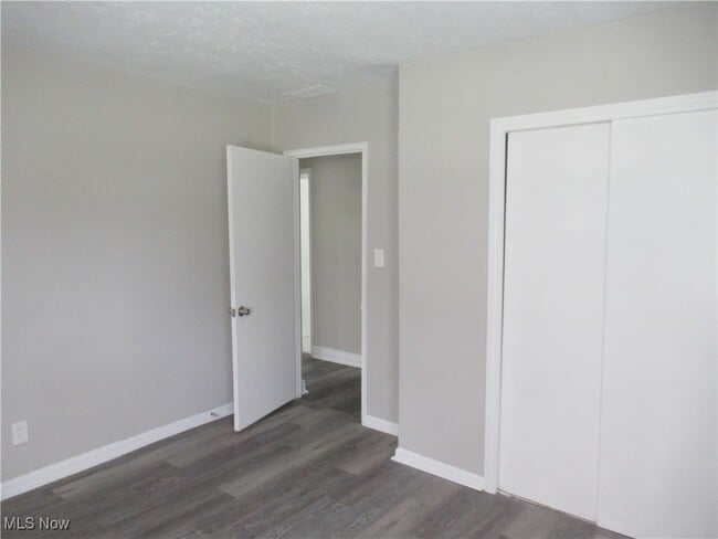 Building Photo - 6453 Poplar Dr