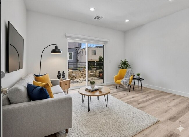 Building Photo - 4643 W 18th St