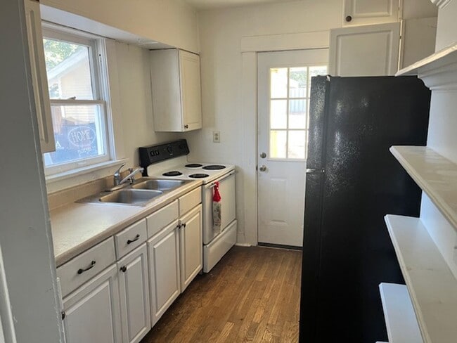 Building Photo - 4239 SW 9th Ave