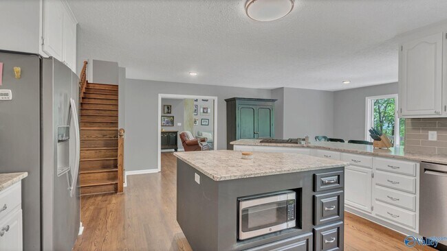 Building Photo - 511 Rainbow Dr