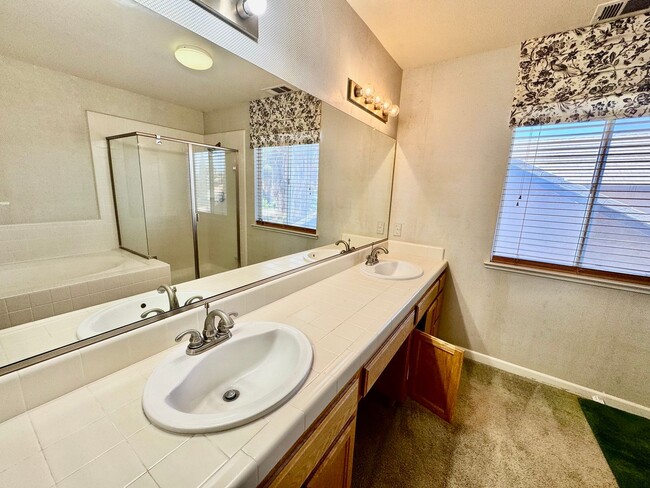 Building Photo - Spacious Two Story Home For Rent with all ...