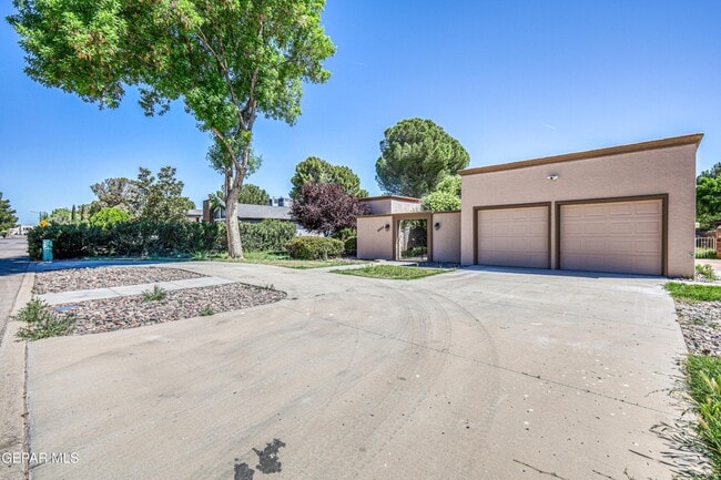 Building Photo - 4945 Vista Grande Cir