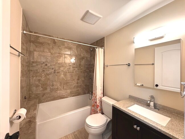 Building Photo - 2210 Clifton Pl