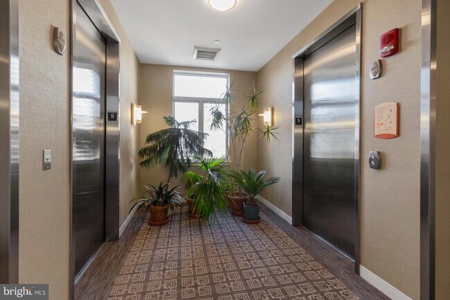 Building Photo - 1900 Hamilton St