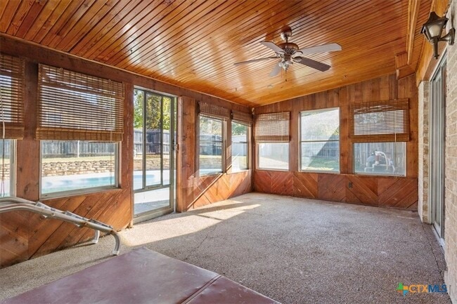 Building Photo - 907 Willow Brk St