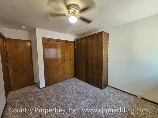 Building Photo - Stunning House with a Pool in West Redding Coming Available in August!
