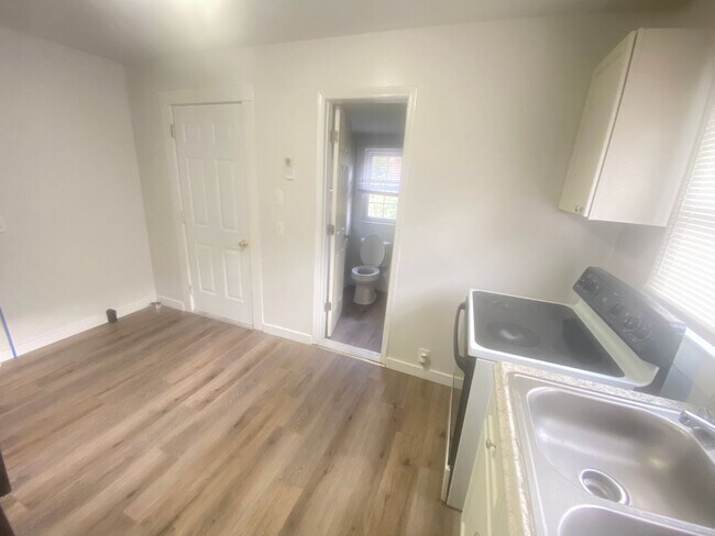 Building Photo - 1bd/1ba 2021 Renovated Duplex near Downtown Kannapolis & Hwy 29