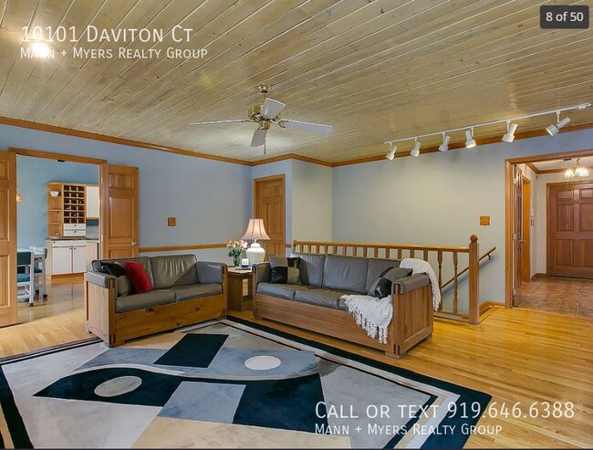 Building Photo - 10101 Daviton Ct