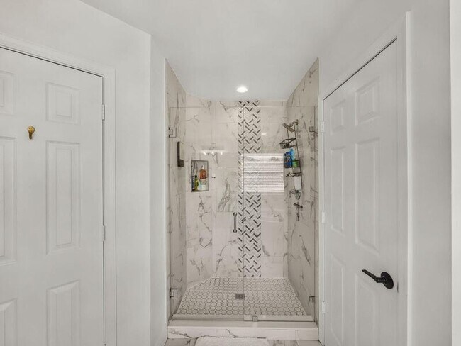 Building Photo - 6017 Newport Village Way