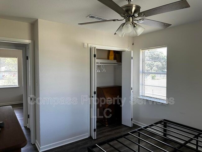 Building Photo - 201 Waters St