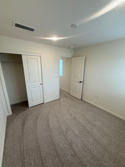 Building Photo - 1519 Redbrick Ln