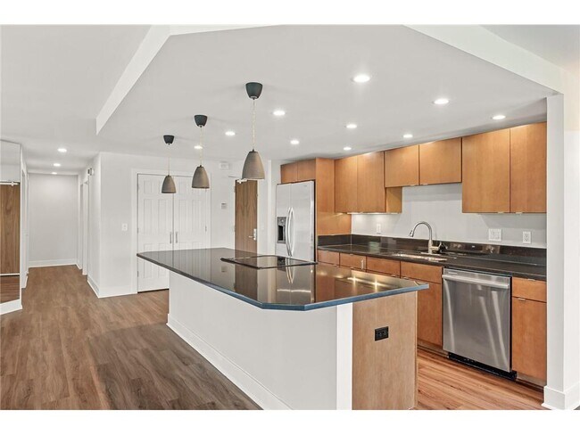 Building Photo - 2885 Knox Ave S