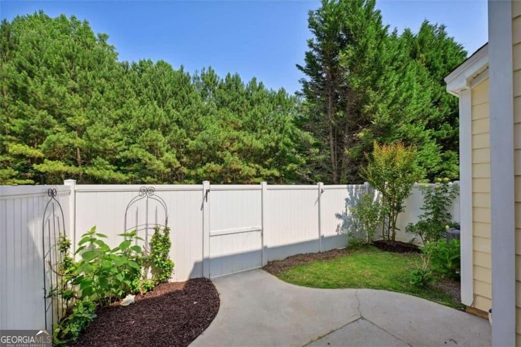 Building Photo - 939 Pike Forest Dr