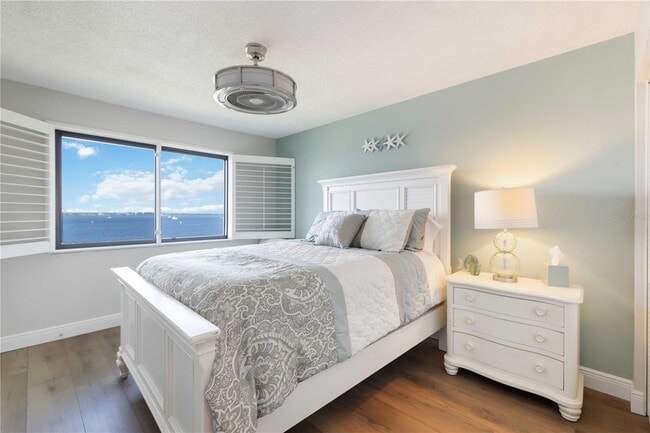 Building Photo - 1500 Park Beach Cir