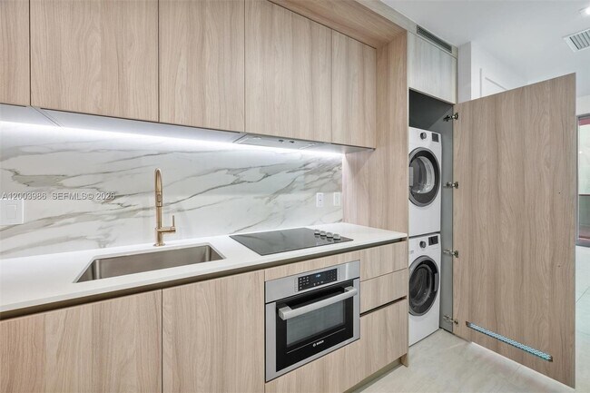 Building Photo - 77 SE 5th St