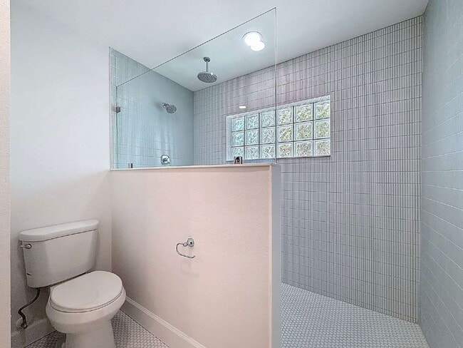 Building Photo - 200 176th Terrace E