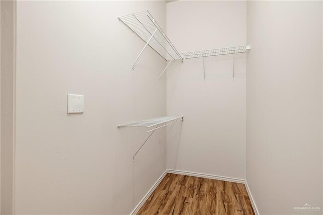 Building Photo - 14 Taylor St