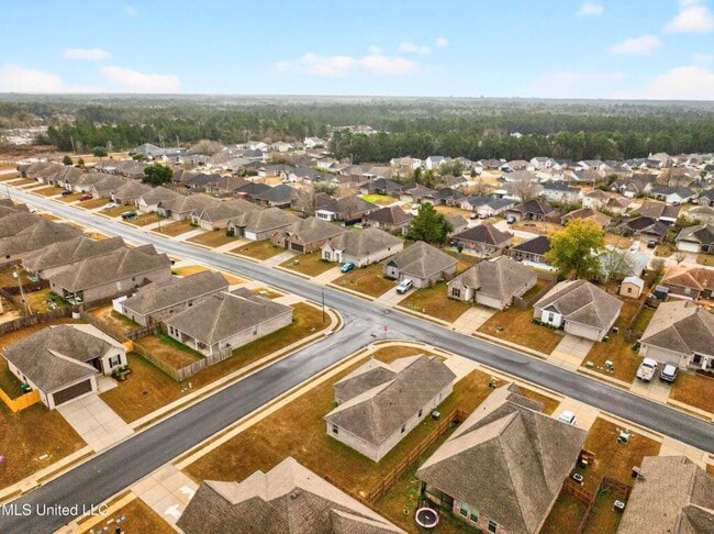 Building Photo - 18102 Evergreen Dr
