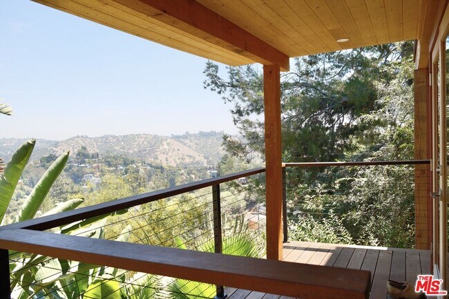 Building Photo - 4884 Glenalbyn Dr