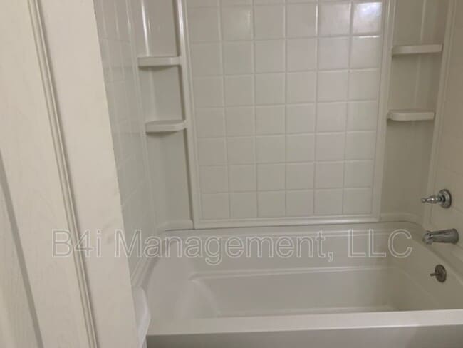 Building Photo - 512 Burr St