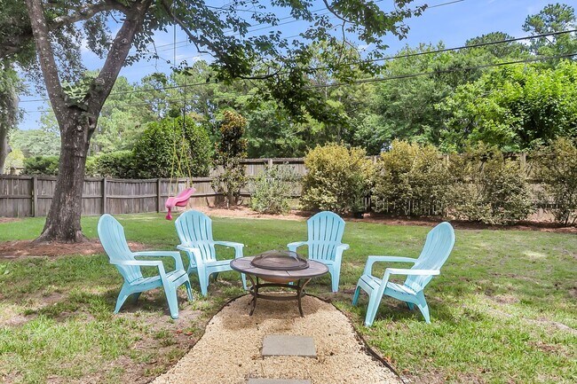 Building Photo - Coastal Convenience in the Heart of Mount Pleasant