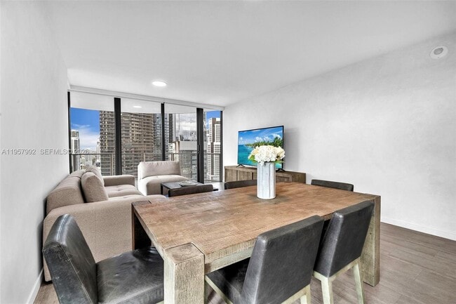 Building Photo - 1000 Brickell Plaza