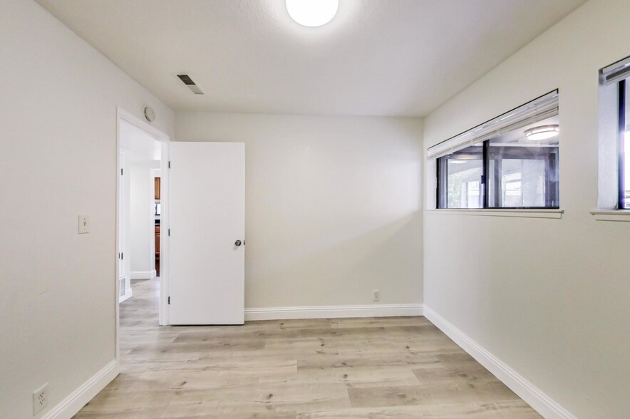 Building Photo - 1421 38th Ave