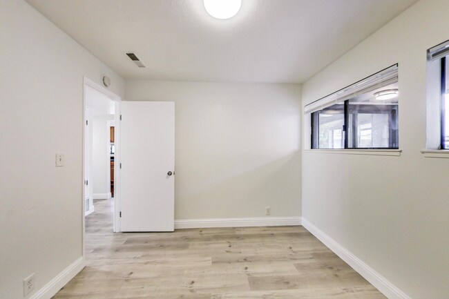 Building Photo - 1421 38th Ave