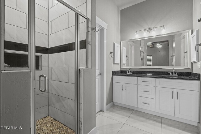 Building Photo - 2801 Tierra Garden Dr