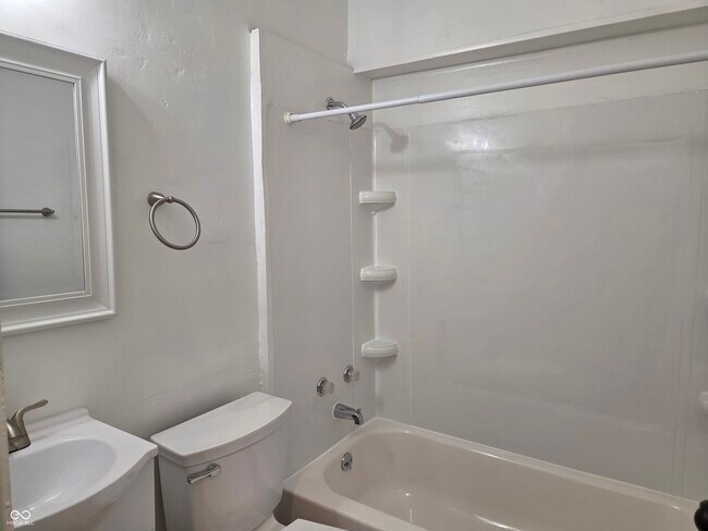 Building Photo - 774 Dequincy St