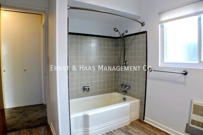 Building Photo - 3700 Weston Pl