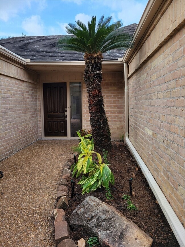 Building Photo - 406 Fox Briar Ln