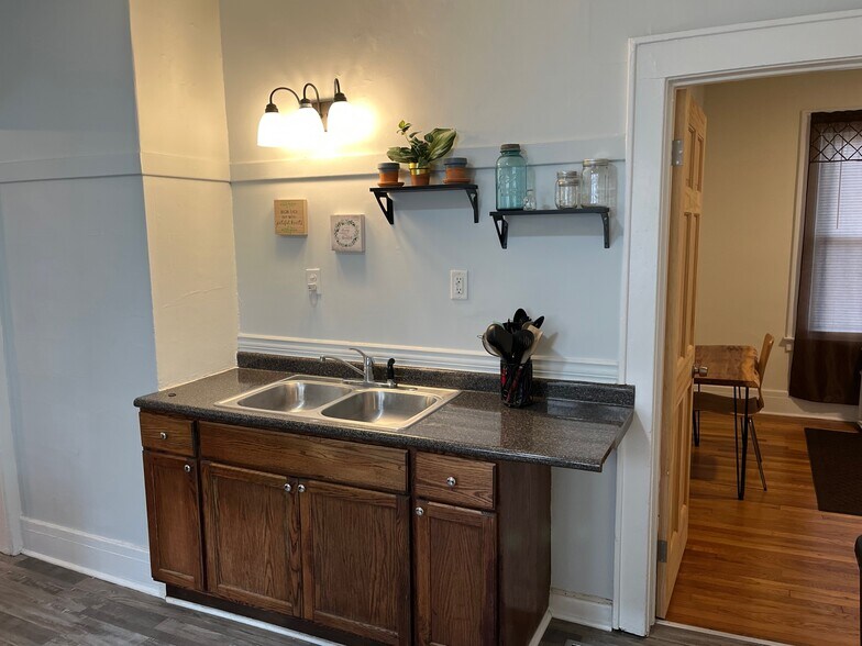 Building Photo - 407 Westmoreland Ave