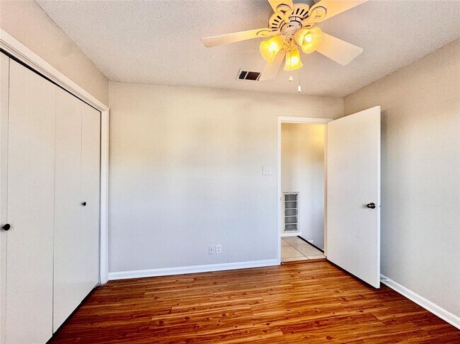 Building Photo - 8106 Hood Cir