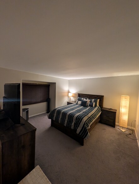 Building Photo - 456 Willow Ct