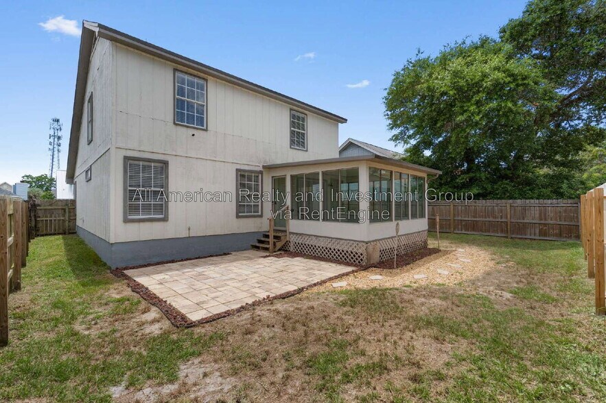 Building Photo - 608 Drakes Landing