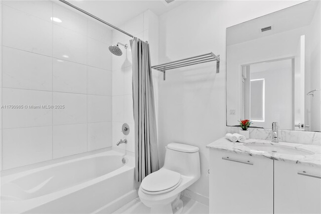 Building Photo - 950 Brickell Bay Dr