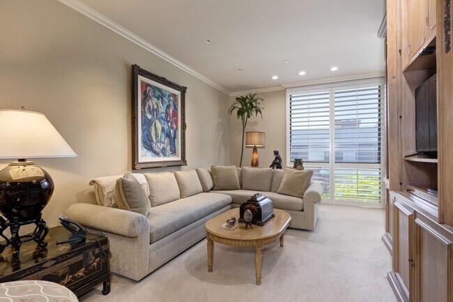 Building Photo - 300 N Swall Dr
