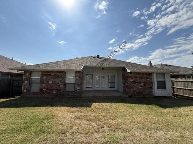 Building Photo - 6805 NW 136th Pl