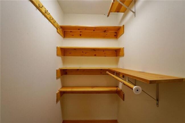 Building Photo - 127 Columbine Dr