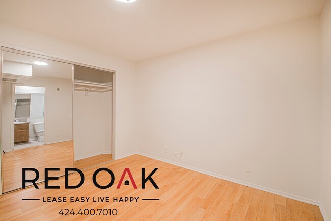 Building Photo - 4651 Cahuenga Blvd