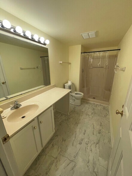 Building Photo - 706 Stonewall Ln