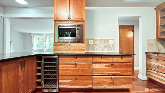 Building Photo - 2830 216th Ave SE