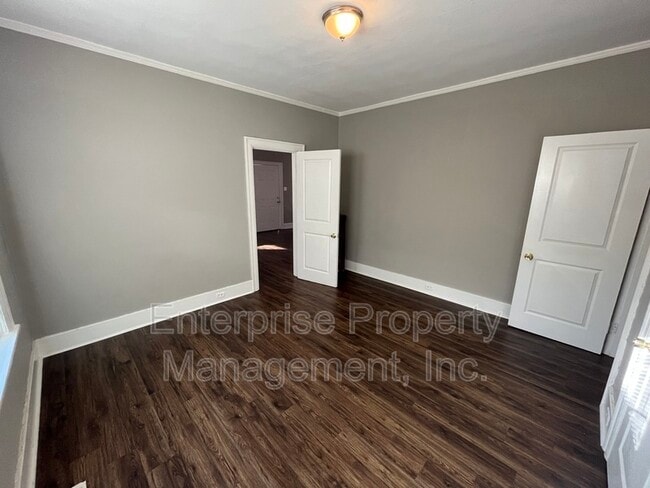 Building Photo - 836 Maury St