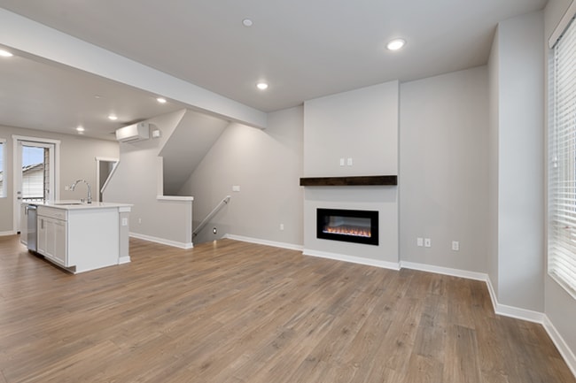 Building Photo - Spacious 3-Bedroom Townhome | 1,484 Sq Ft ...